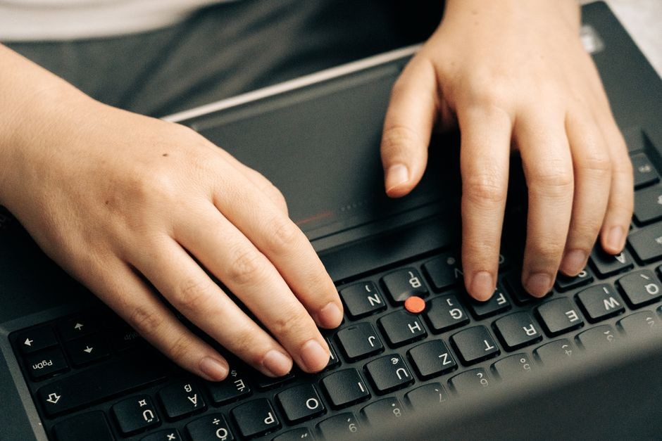 Comment fonctionne un site de rencontre extra-conjugale : le guide complet