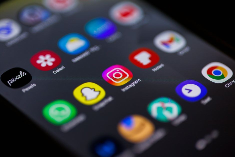 Comment éviter d&rsquo;être démasqué sur les réseaux sociaux après une rencontre extra-conjugale